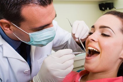 Cuidando de seus dentes poupando dinheiro
